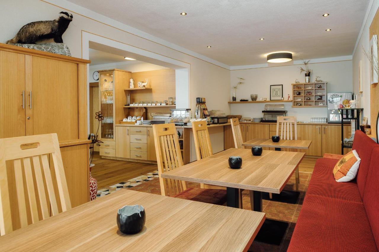 Hotel Garni Jaegerheim แซร์เฟาส์ ภายนอก รูปภาพ