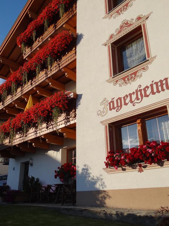 Hotel Garni Jaegerheim แซร์เฟาส์ ภายนอก รูปภาพ