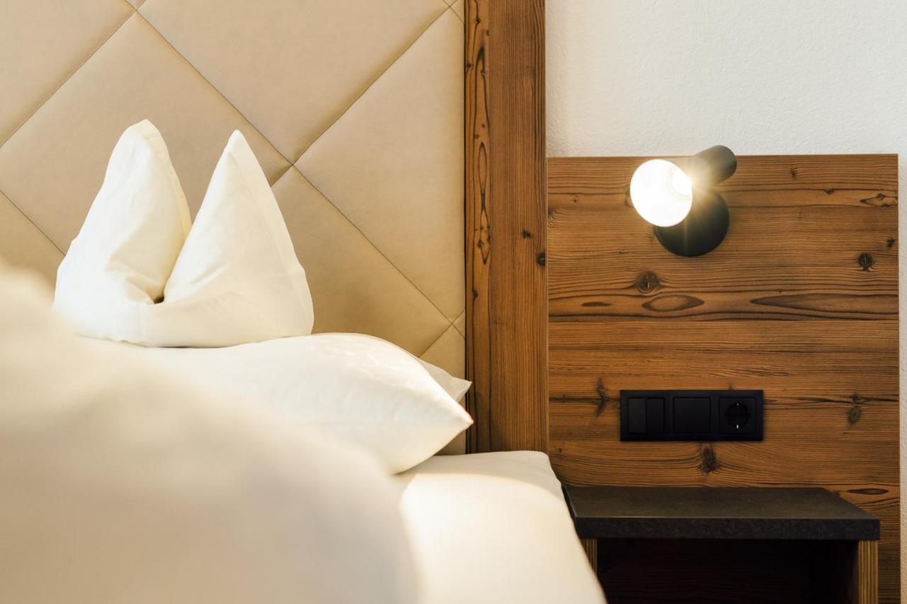 Hotel Garni Jaegerheim แซร์เฟาส์ ภายนอก รูปภาพ