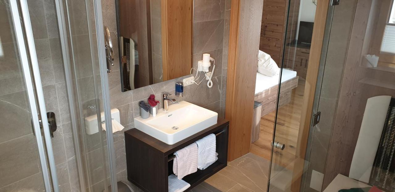 Hotel Garni Jaegerheim แซร์เฟาส์ ภายนอก รูปภาพ