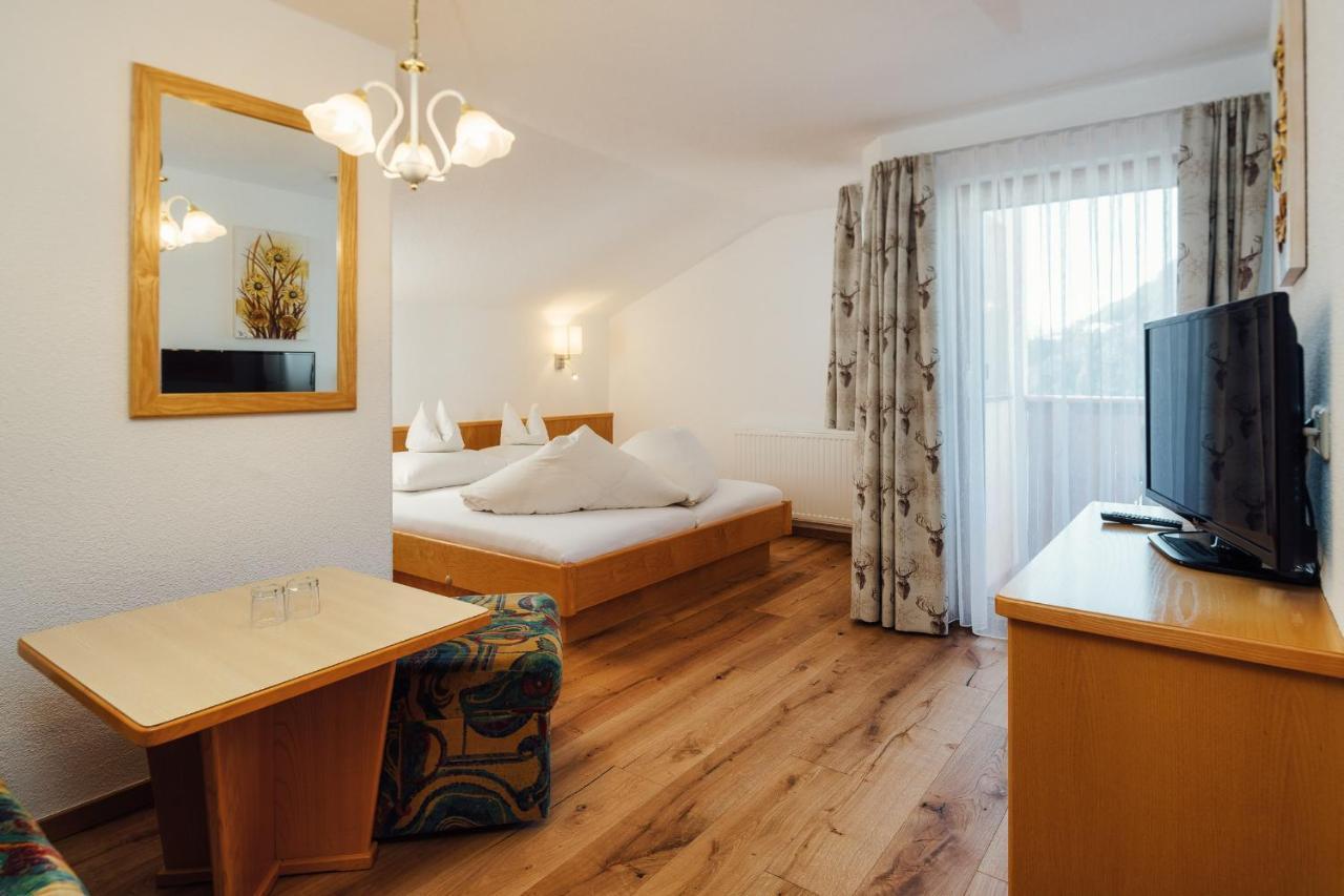 Hotel Garni Jaegerheim แซร์เฟาส์ ภายนอก รูปภาพ