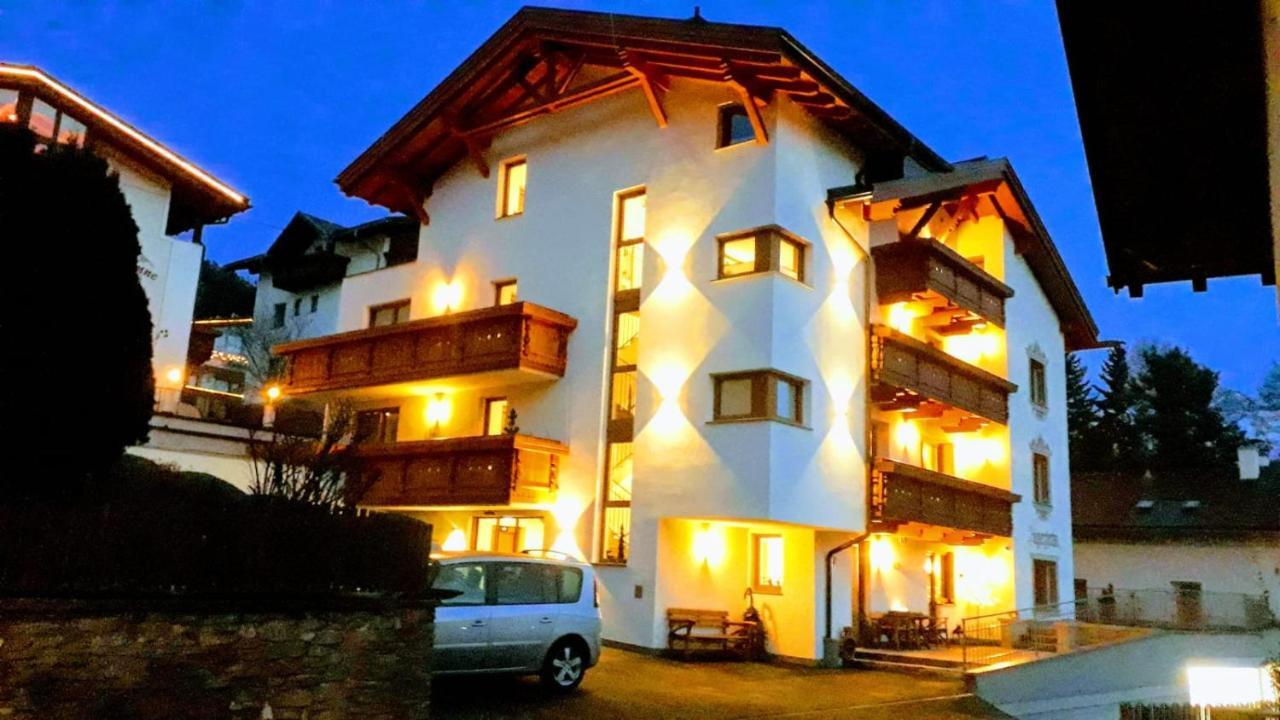 Hotel Garni Jaegerheim แซร์เฟาส์ ภายนอก รูปภาพ