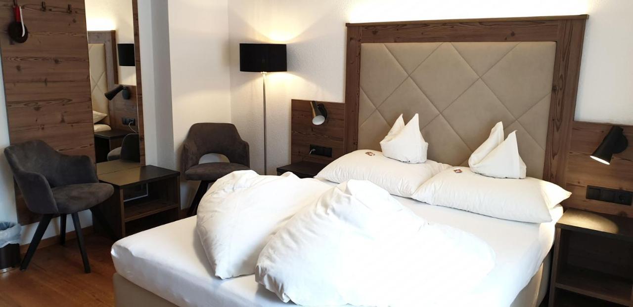Hotel Garni Jaegerheim แซร์เฟาส์ ภายนอก รูปภาพ