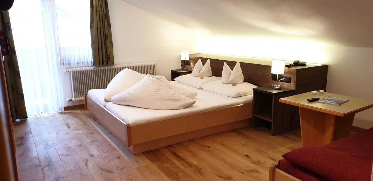 Hotel Garni Jaegerheim แซร์เฟาส์ ภายนอก รูปภาพ