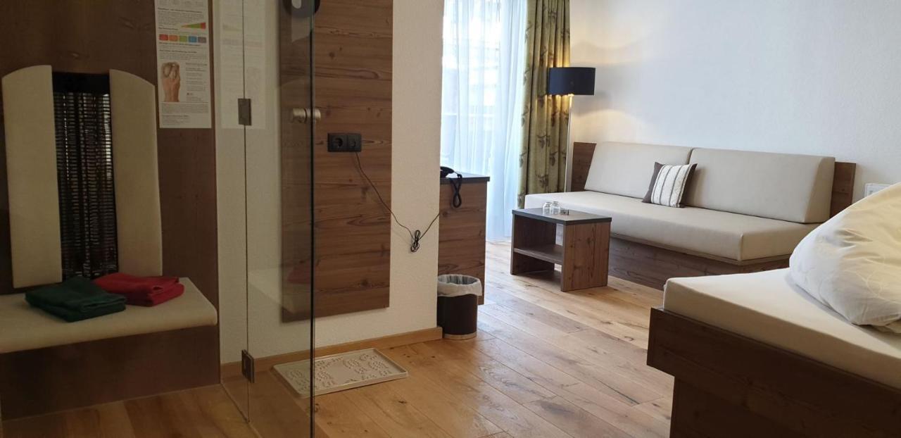 Hotel Garni Jaegerheim แซร์เฟาส์ ภายนอก รูปภาพ