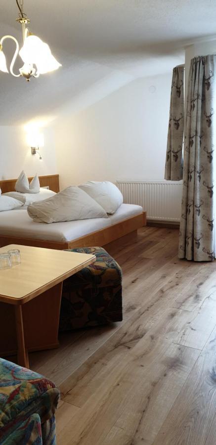 Hotel Garni Jaegerheim แซร์เฟาส์ ภายนอก รูปภาพ